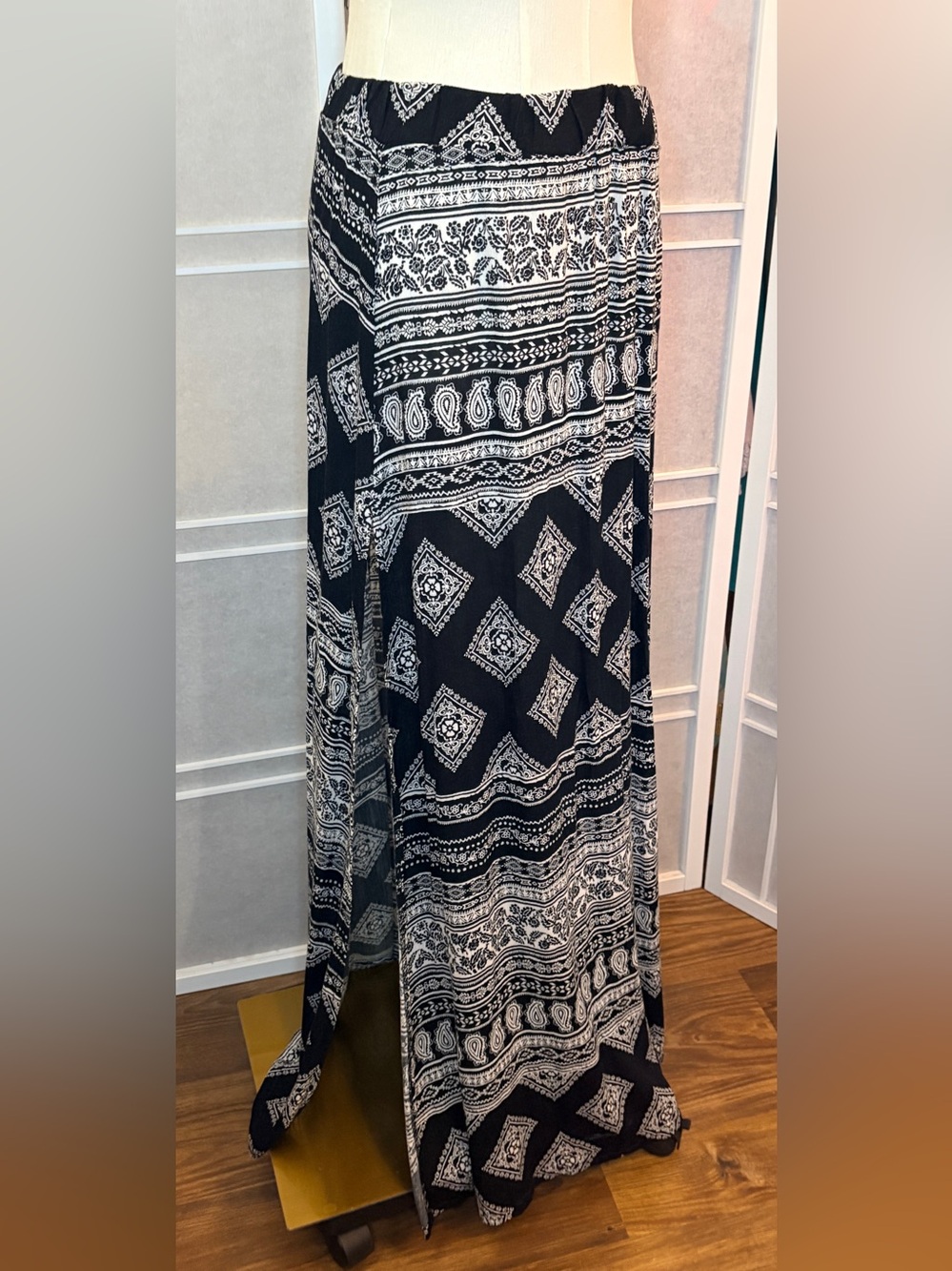 Lulus Black & White Bandana Print Boho Maxi Skirt XS